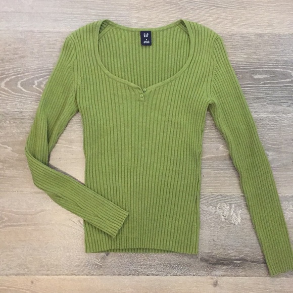 gap green sweater